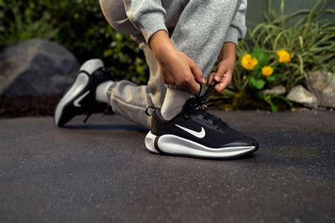 So kannst du deine Schuhe schnüren. Nike BE.